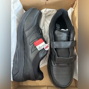 Men’s New Balance Hook and Loop black Leather sneakers. Size 13 Wide.